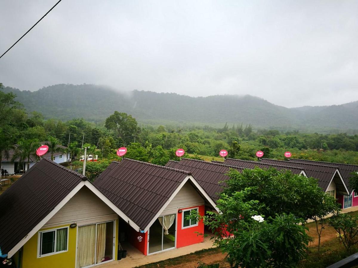 Baan Rai Pray Rung Kaeng Krachan Ban Tha Ling Lom Esterno foto