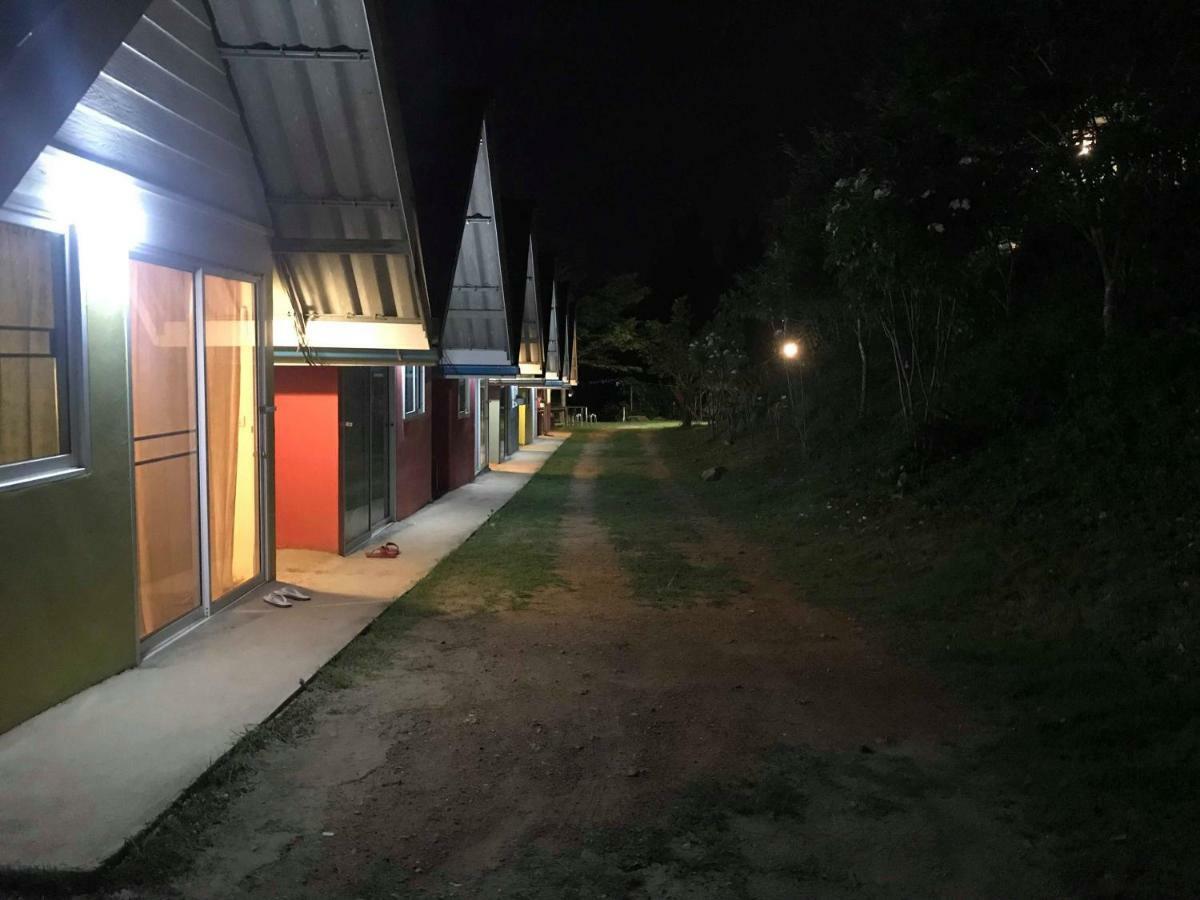 Baan Rai Pray Rung Kaeng Krachan Ban Tha Ling Lom Esterno foto