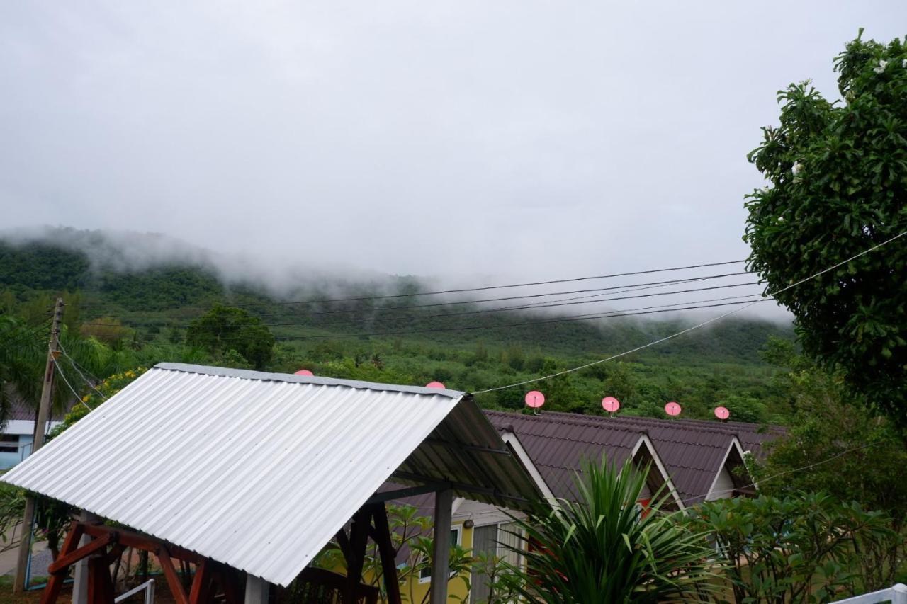 Baan Rai Pray Rung Kaeng Krachan Ban Tha Ling Lom Esterno foto